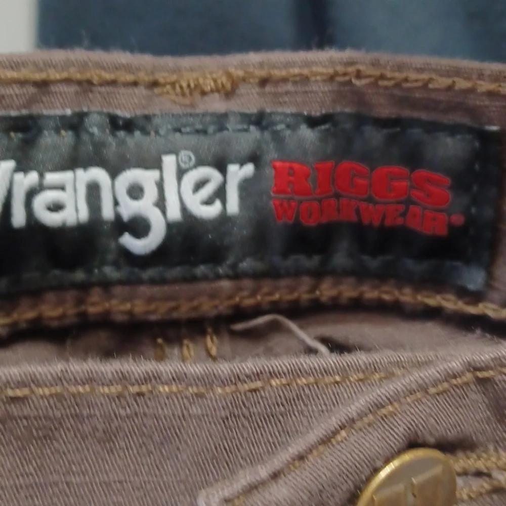 Wrangler Riggs - Picture 2 of 4